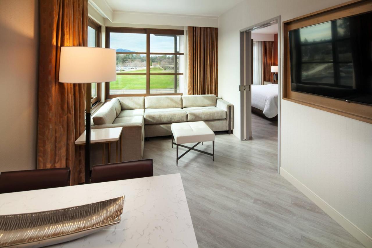 Sheraton Redding Hotel At The Sundial Bridge Ngoại thất bức ảnh
