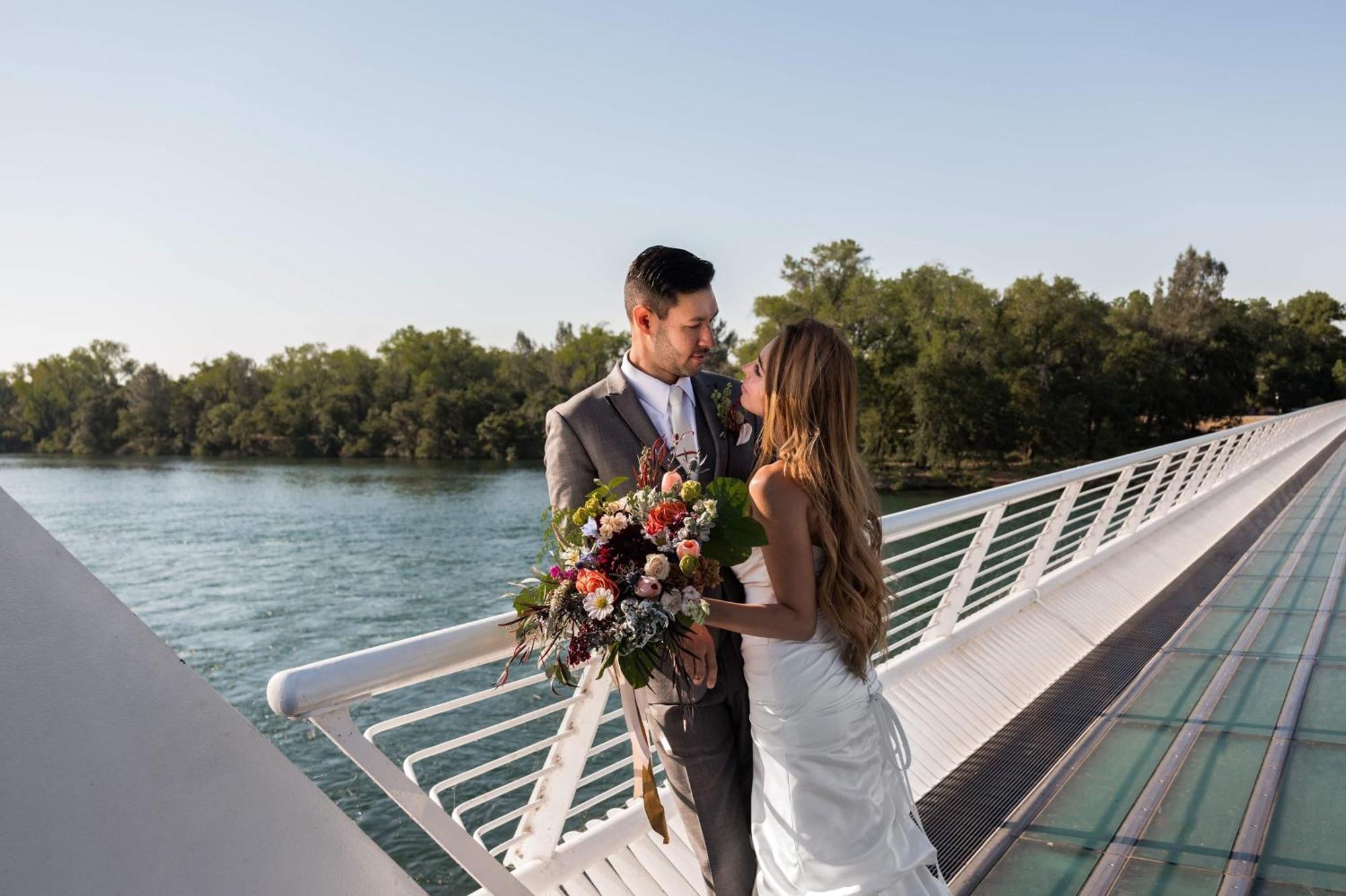 Sheraton Redding Hotel At The Sundial Bridge Ngoại thất bức ảnh